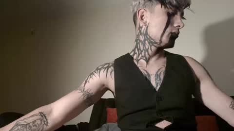 david guzman i model independenthelp me with a thumbs up online show from 03-07-25, 03:08