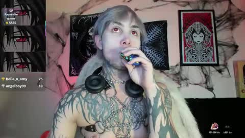 david guzman i model independenthelp me with a thumbs up online show from 11-06-25, 01:39