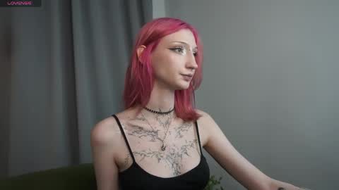 Snapshot of vampray_ chatting on 05-24-26, 06:02 Leyla online show from 05-24-26, 06:02
