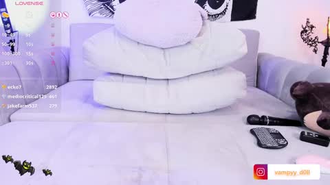 Snapshot of vampyy_doll chatting on 02-21-25, 06:29 Please help me to reach 300 thumbs up online show from 02-21-25, 06:29