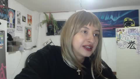 Snapshot of vandalovee chatting on 01-12-25, 04:31 Babi Alu online show from 01-12-25, 04:31