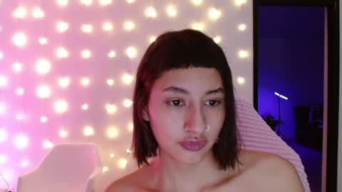 Snapshot of vandalovee chatting on 01-17-25, 12:31 Babi Alu online show from 01-17-25, 12:31