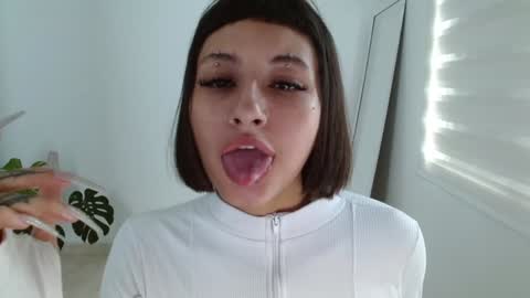 Snapshot of vandalovee chatting on 01-31-25, 09:05 Babi Alu online show from 01-31-25, 09:05