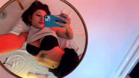 Snapshot of vandalovee chatting on 02-14-25, 06:34 Babi Alu online show from 02-14-25, 06:34