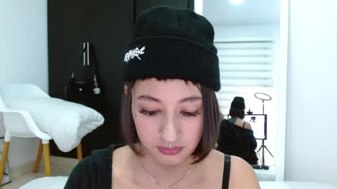 Snapshot of vandalovee chatting on 02-16-25, 06:43 Babi Alu online show from 02-16-25, 06:43