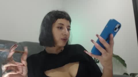 Snapshot of vandalovee chatting on 02-22-25, 01:44 Babi Alu online show from 02-22-25, 01:44