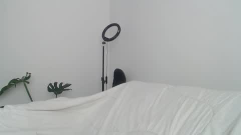 Snapshot of vandalovee chatting on 02-24-25, 09:20 Babi Alu online show from 02-24-25, 09:20