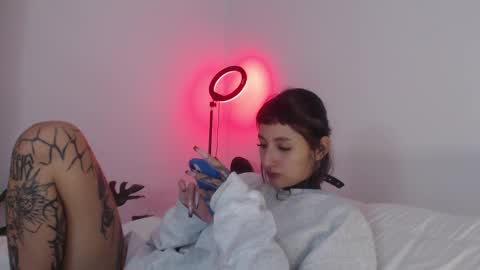 Snapshot of vandalovee chatting on 02-25-25, 06:14 Babi Alu online show from 02-25-25, 06:14