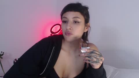 Snapshot of vandalovee chatting on 02-26-25, 01:53 Babi Alu online show from 02-26-25, 01:53