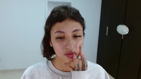 Snapshot of vandalovee chatting on 02-28-25, 10:52 Babi Alu online show from 02-28-25, 10:52