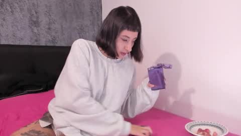 Snapshot of vandalovee chatting on 03-02-25, 04:50 Babi Alu online show from 03-02-25, 04:50