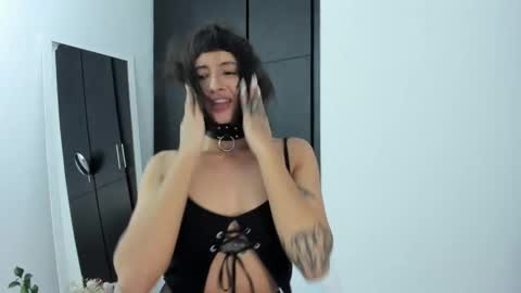 Snapshot of vandalovee chatting on 03-12-25, 08:51 Babi Alu online show from 03-12-25, 08:51