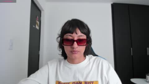 Snapshot of vandalovee chatting on 09-18-25, 07:16 Babi Alu online show from 09-18-25, 07:16