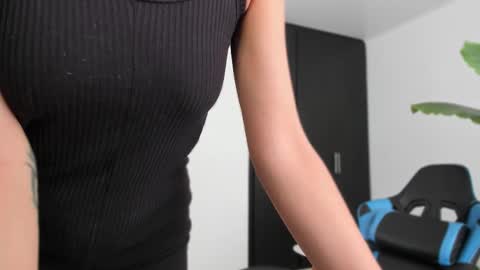 Snapshot of vandalovee chatting on 10-10-25, 02:49 Babi Alu online show from 10-10-25, 02:49