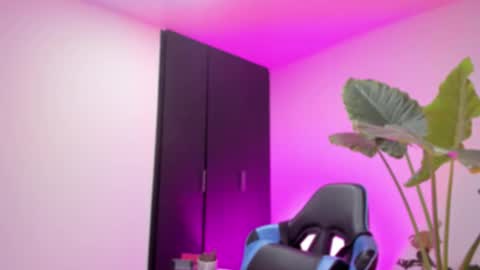 Snapshot of vandalovee chatting on 10-13-25, 09:42 Babi Alu online show from 10-13-25, 09:42