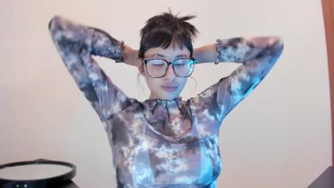 Snapshot of vandalovee chatting on 10-16-25, 01:50 Babi Alu online show from 10-16-25, 01:50