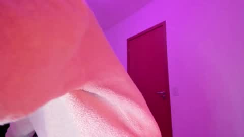 Snapshot of vandalovee chatting on 10-19-25, 05:19 Babi Alu online show from 10-19-25, 05:19