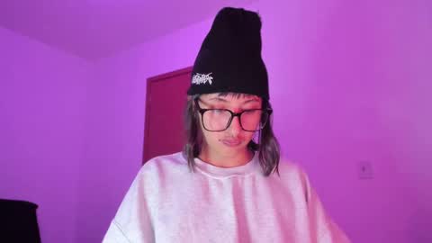 Snapshot of vandalovee chatting on 10-20-25, 05:30 Babi Alu online show from 10-20-25, 05:30