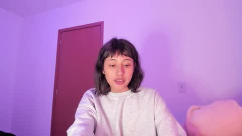 Snapshot of vandalovee chatting on 10-21-25, 11:38 Babi Alu online show from 10-21-25, 11:38