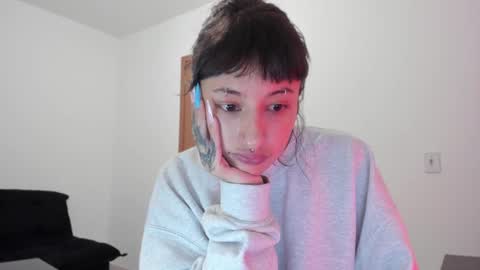 Snapshot of vandalovee chatting on 10-23-25, 09:57 Babi Alu online show from 10-23-25, 09:57