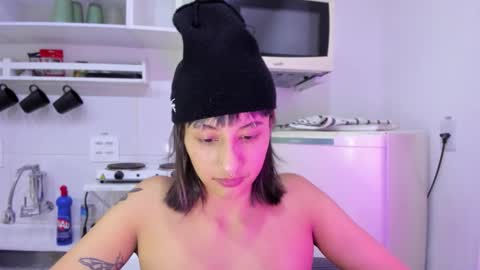 Snapshot of vandalovee chatting on 10-31-25, 12:55 Babi Alu online show from 10-31-25, 12:55