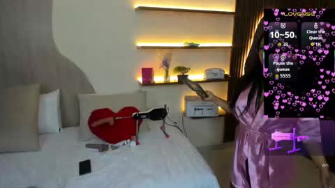 Snapshot of vane_lips chatting on 09-19-25, 12:34 V A N E online show from 09-19-25, 12:34