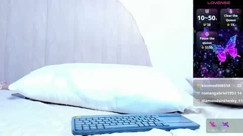 Snapshot of vane_lips chatting on 09-28-25, 11:37 V A N E online show from 09-28-25, 11:37