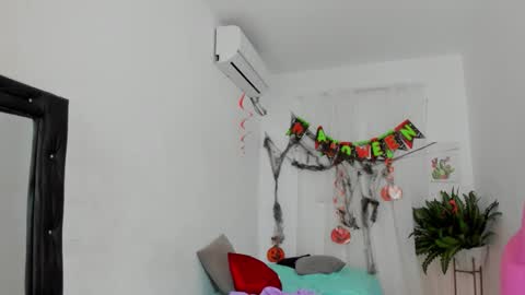 vanelope_smith online show from 11-09-25, 04:00