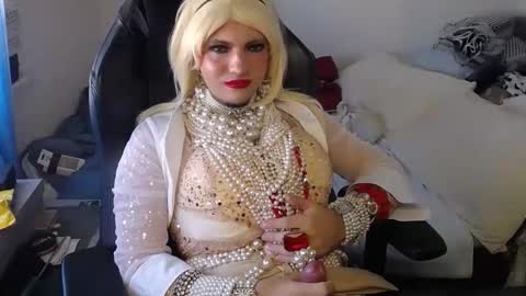 vanesacrossri online show from 10-16-25, 07:42