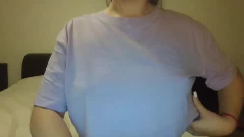 Snapshot of vanesajewel chatting on 03-02-25, 08:40 VanesaJewel online show from 03-02-25, 08:40