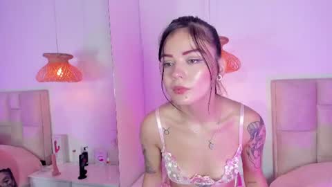 Snapshot of vanessa_cruz_18 chatting on 06-11-26, 09:24 Vane online show from 06-11-26, 09:24