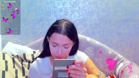 Snapshot of vanessa_florence chatting on 10-26-25, 01:22 RUSSIAN BARBIE BABE online show from 10-26-25, 01:22