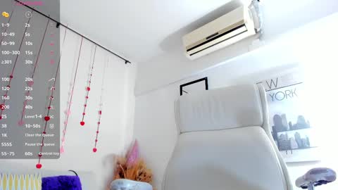 Snapshot of vanessa_gonzaless chatting on 02-15-25, 01:10 Vanessa online show from 02-15-25, 01:10