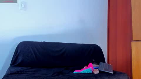 Snapshot of vanessa_gonzaless chatting on 10-30-25, 06:30 Vanessa online show from 10-30-25, 06:30