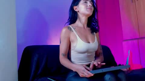 Snapshot of vanessa_gonzaless chatting on 01-06-26, 05:27 Vanessa online show from 01-06-26, 05:27