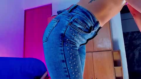 Snapshot of vanessa_gonzaless chatting on 01-07-26, 05:37 Vanessa online show from 01-07-26, 05:37