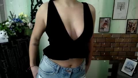 Vanessa online show from 02-12-25, 06:08