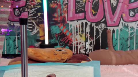 Snapshot of vanessa_love chatting on 02-02-25, 11:30  Vanessa  online show from 02-02-25, 11:30