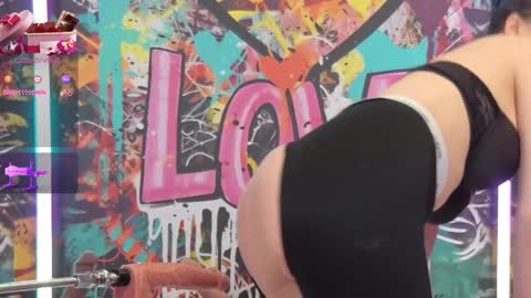 Snapshot of vanessa_love chatting on 02-14-25, 05:03  Vanessa  online show from 02-14-25, 05:03