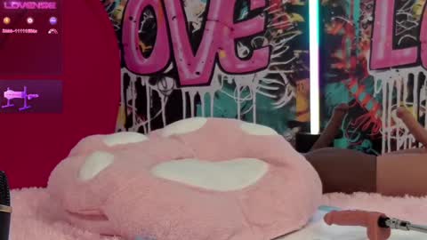 Snapshot of vanessa_love chatting on 02-22-25, 05:13  Vanessa  online show from 02-22-25, 05:13