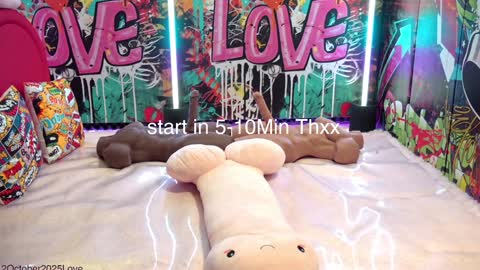 Snapshot of vanessa_love chatting on 10-12-25, 02:27  Vanessa  online show from 10-12-25, 02:27