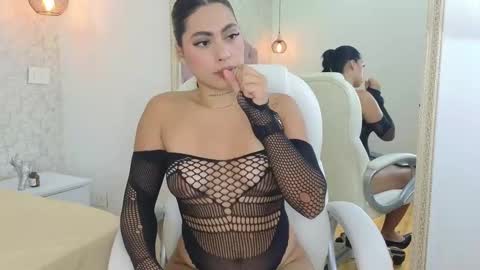 Vanessa  online show from 11-10-25, 09:03