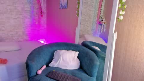 Vanessa online show from 05-27-26, 08:06