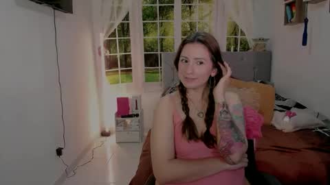 Snapshot of vanessa_udream chatting on 05-09-26, 06:02 Vanessa online show from 05-09-26, 06:02