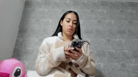 vanessaadol online show from 02-23-25, 12:05