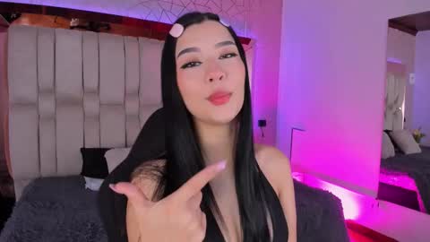 vanessaduval online show from 11-11-25, 04:01