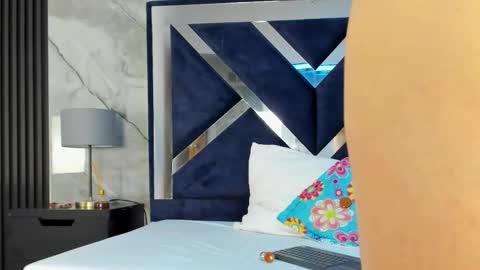 Vanessa Hard online show from 01-17-26, 07:50