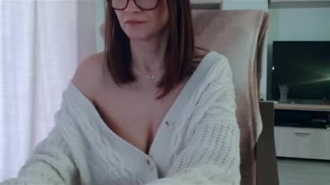 Snapshot of vanessalarahot chatting on 02-28-25, 11:25 Vanessa online show from 02-28-25, 11:25