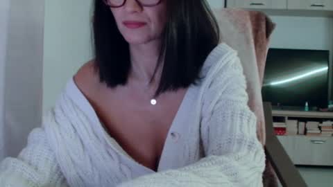 Snapshot of vanessalarahot chatting on 10-03-25, 10:34 Vanessa online show from 10-03-25, 10:34
