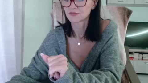 Snapshot of vanessalarahot chatting on 10-07-25, 10:34 Vanessa online show from 10-07-25, 10:34
